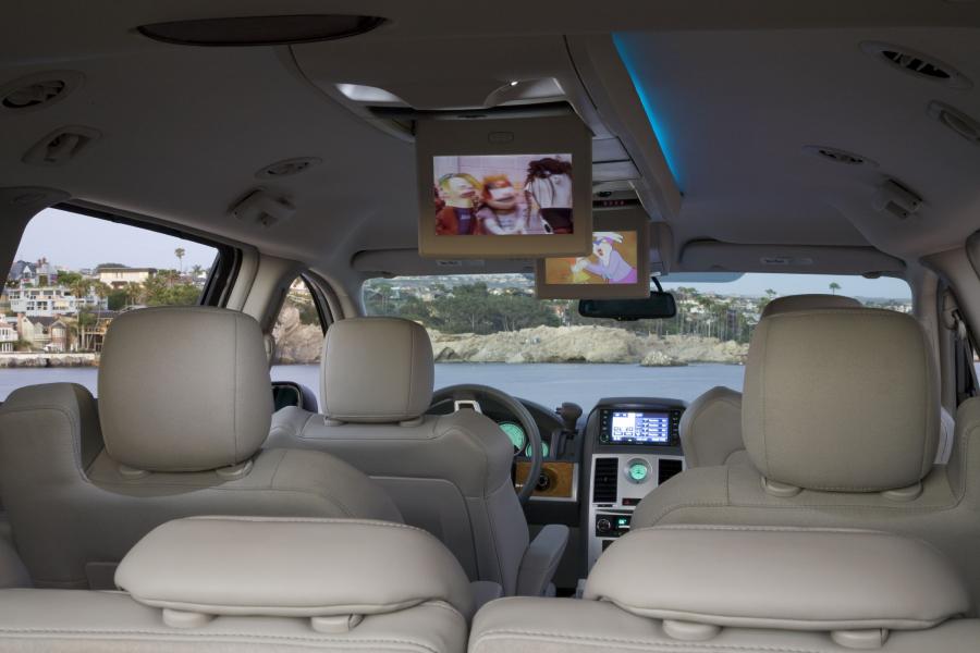  Chrysler Town & Country 2008 года  (фото 33 из 69)